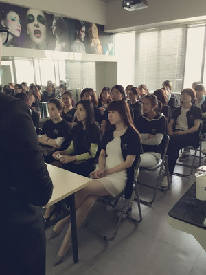 五一特惠 | 臺(tái)州19樓化妝招生 課程底價(jià)+大禮相送，助你開啟美麗事業(yè)
